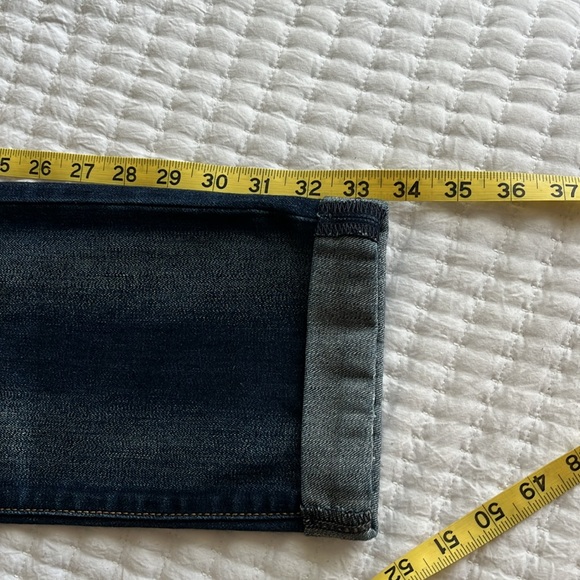 Women’s Signature by Levi Modern Slim Cuffed Ankle Length Jeans - Picture 8 of 8